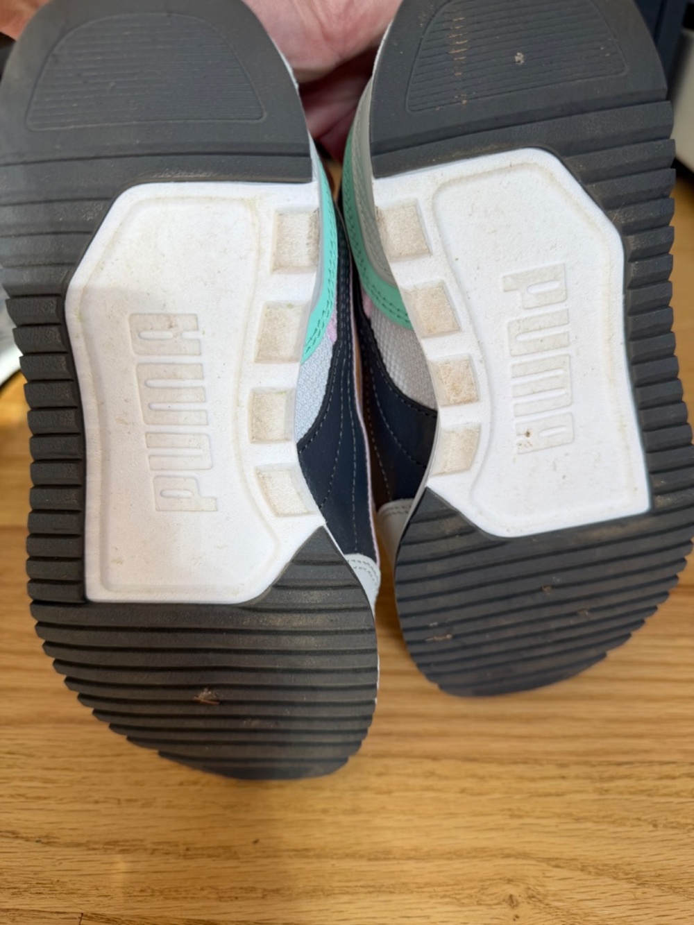 Girls Puma Sneakers Size 4 Big Kids - Picture 4 of 6